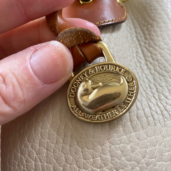 Dooney and bourke crossbody bag - Picture 4 of 10